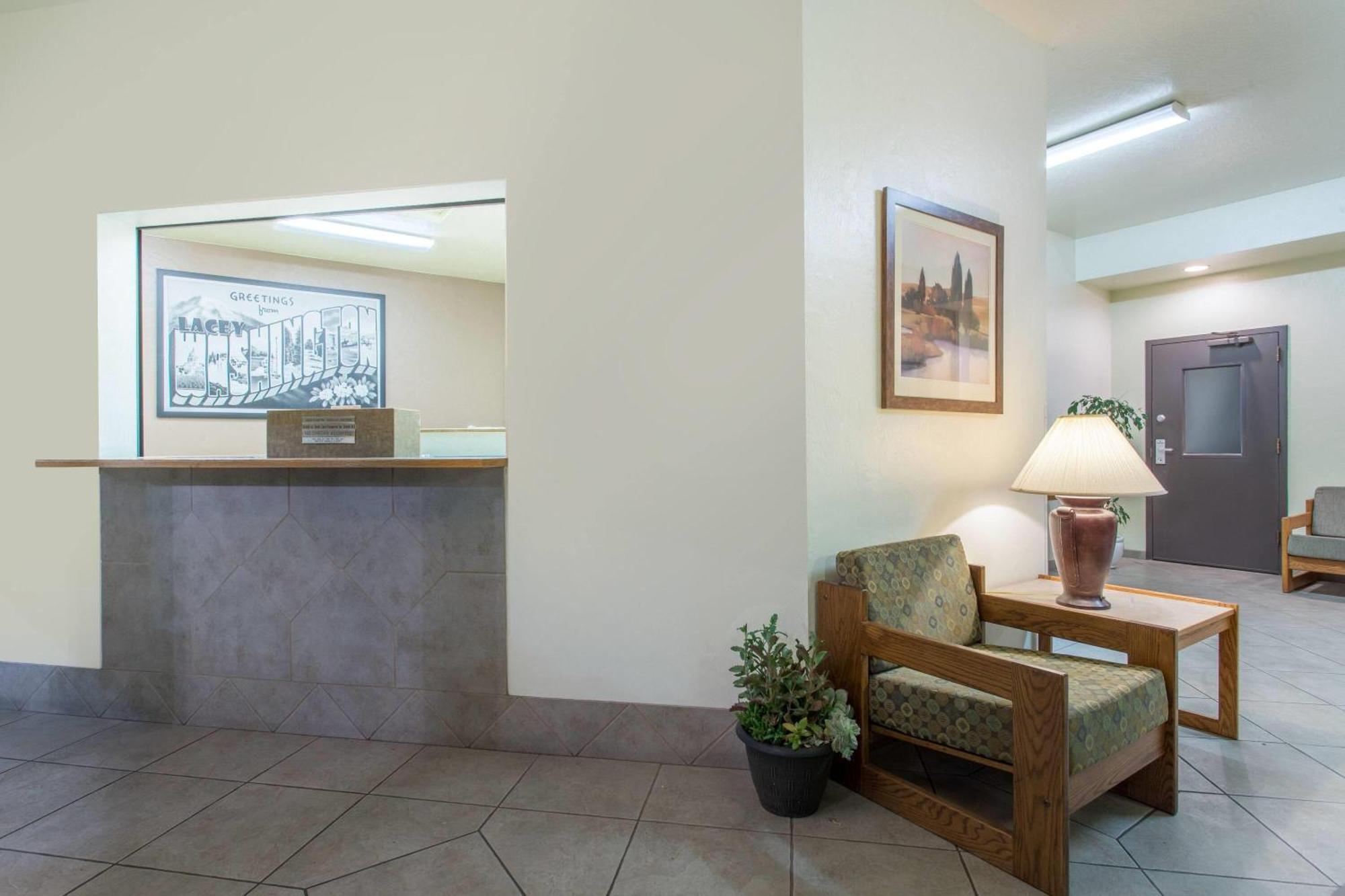 Super 8 By Wyndham Lacey Olympia Area Luaran gambar